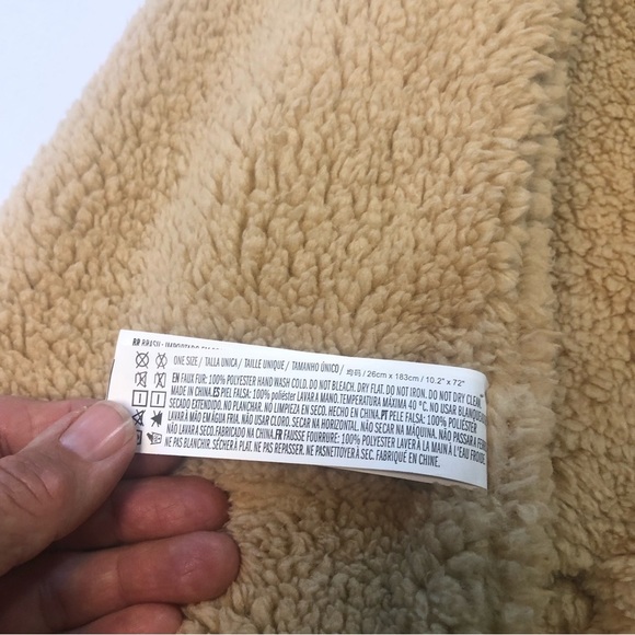 Blanket Scarf Women’s Soft & Thick One Size Camel Color Neutral Fuzzy Faux Fur - Picture 5 of 6